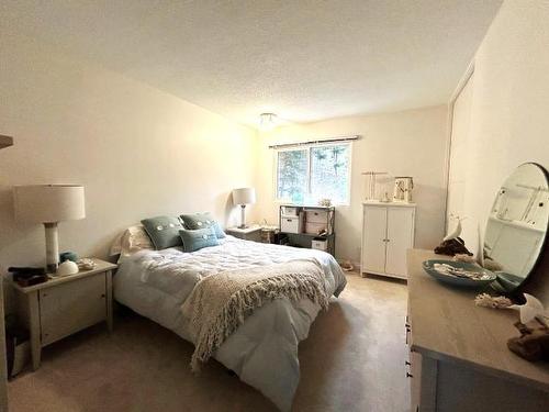 125 Monmouth Drive, Kamloops, BC - Indoor Photo Showing Bedroom