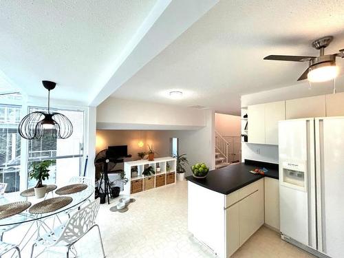 125 Monmouth Drive, Kamloops, BC - Indoor Photo Showing Kitchen