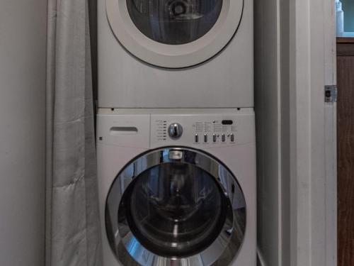 2631 Ayr Place, Kamloops, BC - Indoor Photo Showing Laundry Room
