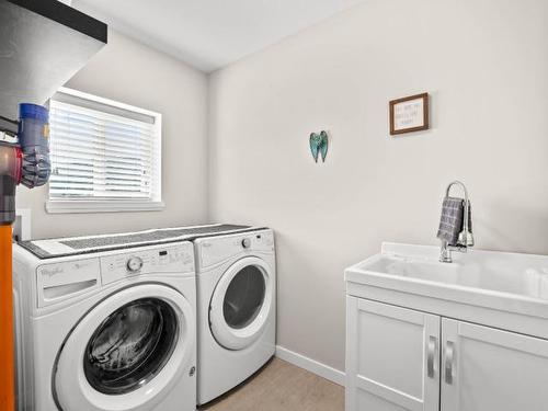119-1993 Qu'Appelle Blvd, Kamloops, BC - Indoor Photo Showing Laundry Room