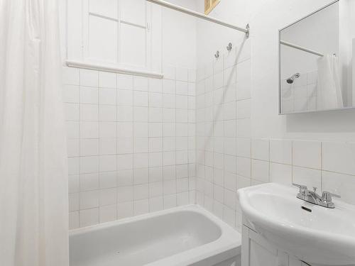 Bathroom - 5883 Rue St-Denis, Montréal (Rosemont/La Petite-Patrie), QC - Indoor Photo Showing Bathroom