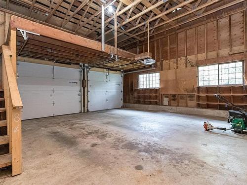3974 Cambrai Rd, Duncan, BC - Indoor Photo Showing Garage