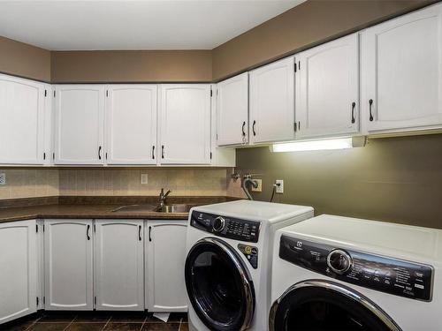 803 Piermont Pl, Victoria, BC - Indoor Photo Showing Laundry Room