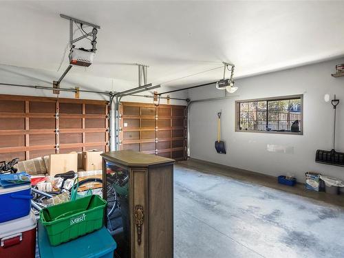 803 Piermont Pl, Victoria, BC - Indoor Photo Showing Garage