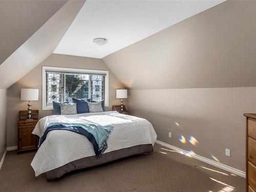 803 Piermont Pl, Victoria, BC - Indoor Photo Showing Bedroom