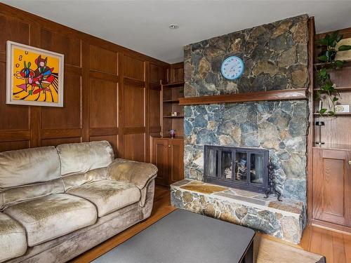 803 Piermont Pl, Victoria, BC - Indoor Photo Showing Living Room With Fireplace
