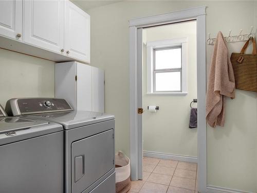 536 Greenhorn Pl, Ladysmith, BC - Indoor Photo Showing Laundry Room