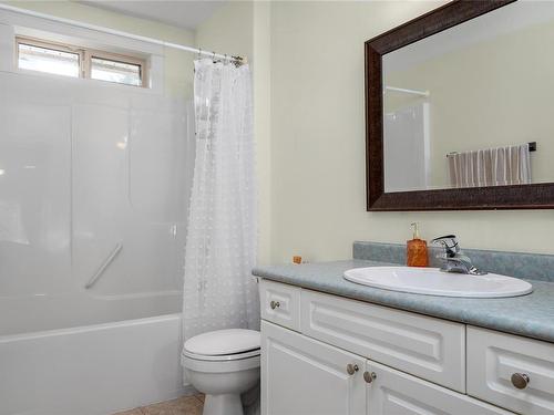 536 Greenhorn Pl, Ladysmith, BC - Indoor Photo Showing Bathroom