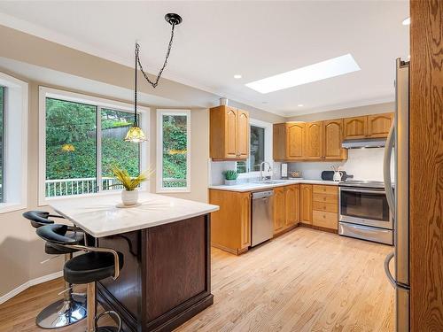 654 Rason Rd, Langford, BC - Indoor Photo Showing Kitchen