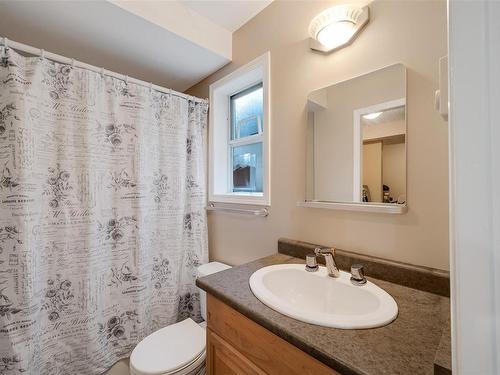 654 Rason Rd, Langford, BC - Indoor Photo Showing Bathroom