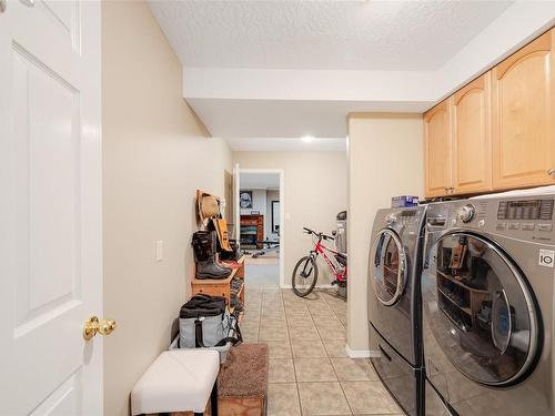654 Rason Rd, Langford, BC - Indoor Photo Showing Laundry Room