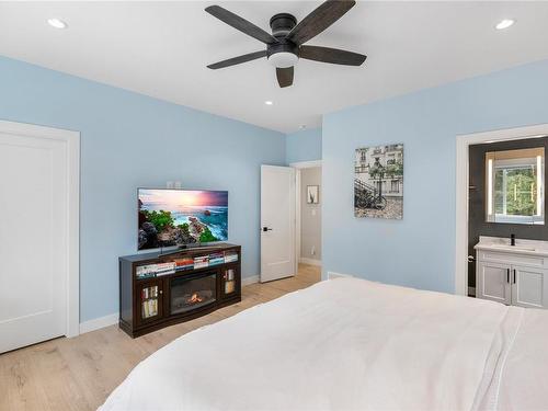 7335 Aulds Rd, Lantzville, BC - Indoor Photo Showing Bedroom
