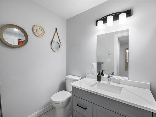 7335 Aulds Rd, Lantzville, BC - Indoor Photo Showing Bathroom