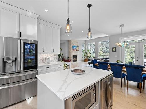 7335 Aulds Rd, Lantzville, BC - Indoor Photo Showing Kitchen With Upgraded Kitchen