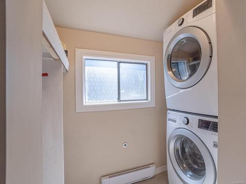 117 Kitchener St, Ladysmith, BC - Indoor Photo Showing Laundry Room