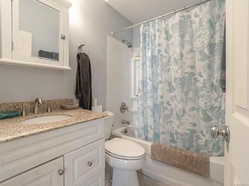 117 Kitchener St, Ladysmith, BC - Indoor Photo Showing Bathroom