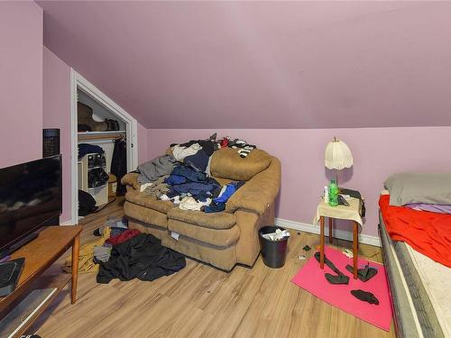 750 Connaught Rd, Victoria, BC - Indoor Photo Showing Bedroom