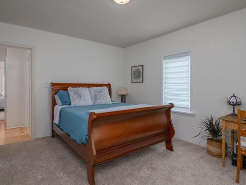 140 1St Ave, Ladysmith, BC - Indoor Photo Showing Bedroom
