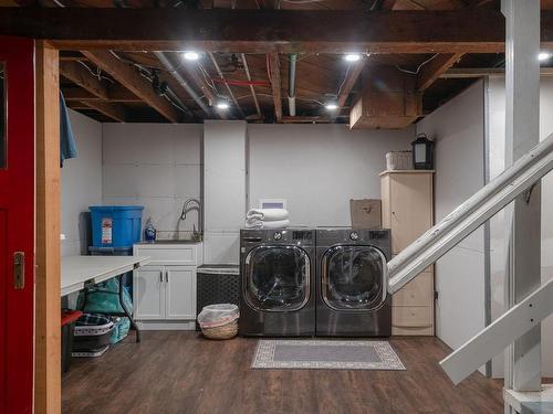 140 1St Ave, Ladysmith, BC - Indoor Photo Showing Laundry Room