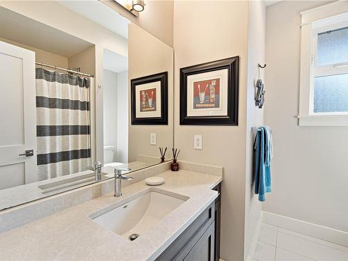 239 Linstead Pl, Nanaimo, BC - Indoor Photo Showing Bathroom