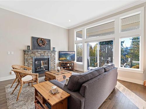 239 Linstead Pl, Nanaimo, BC - Indoor Photo Showing Living Room With Fireplace