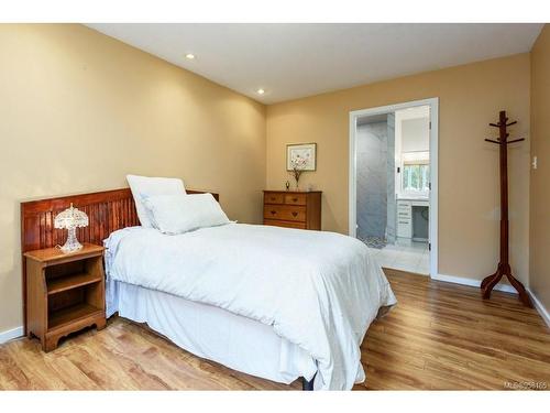 965 Eastwicke Cres, Comox, BC - Indoor Photo Showing Bedroom