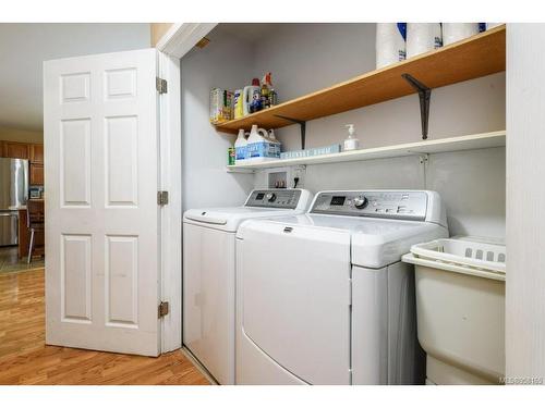 965 Eastwicke Cres, Comox, BC - Indoor Photo Showing Laundry Room