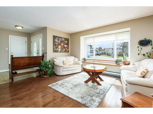 965 Eastwicke Cres, Comox, BC - Indoor Photo Showing Living Room
