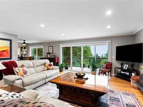 10920 Inwood Rd, North Saanich, BC - Indoor Photo Showing Living Room