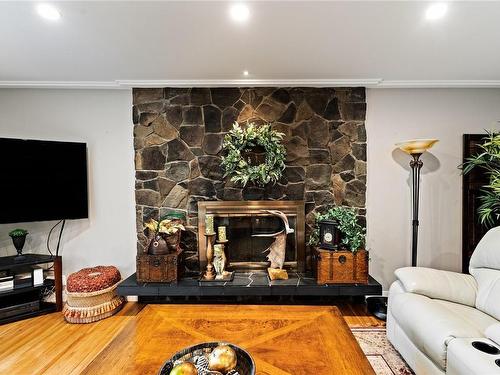 10920 Inwood Rd, North Saanich, BC - Indoor With Fireplace