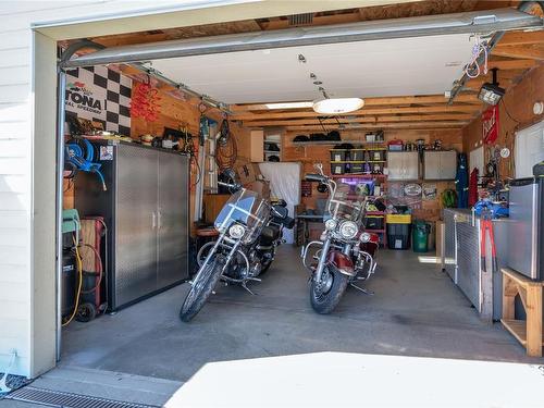 2099 Lark Cres, Nanaimo, BC - Indoor Photo Showing Garage
