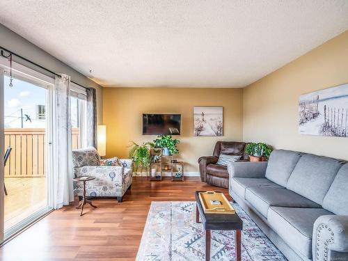 2099 Lark Cres, Nanaimo, BC - Indoor Photo Showing Living Room