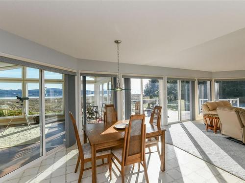 501 Arbutus Bay Rd, Fanny Bay, BC - Indoor Photo Showing Dining Room