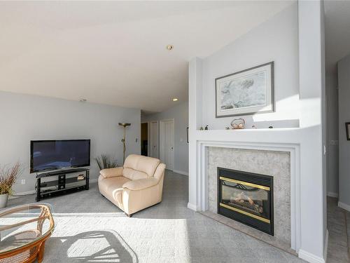 501 Arbutus Bay Rd, Fanny Bay, BC - Indoor Photo Showing Living Room With Fireplace