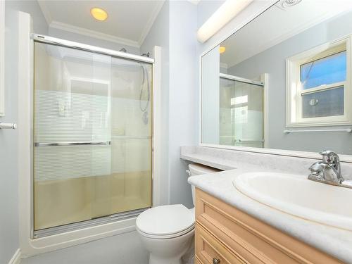501 Arbutus Bay Rd, Fanny Bay, BC - Indoor Photo Showing Bathroom