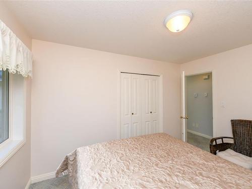 501 Arbutus Bay Rd, Fanny Bay, BC - Indoor Photo Showing Bedroom