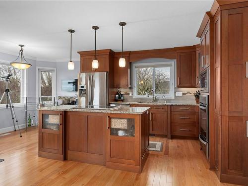 1362 Ivy Lane, Nanaimo, BC - Indoor Photo Showing Kitchen With Upgraded Kitchen