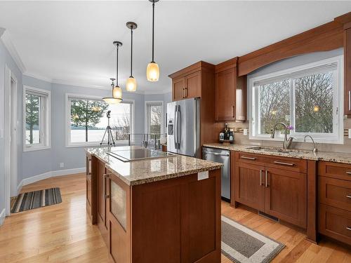 1362 Ivy Lane, Nanaimo, BC - Indoor Photo Showing Kitchen With Upgraded Kitchen