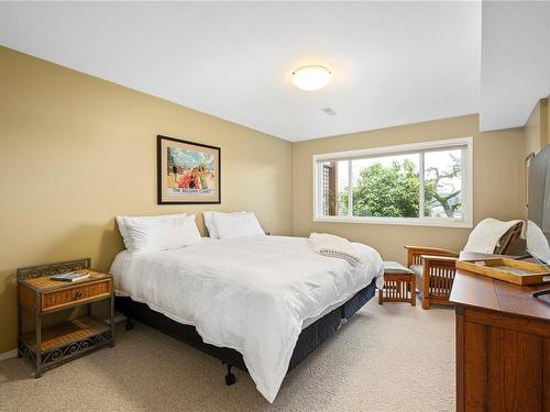 1362 Ivy Lane, Nanaimo, BC - Indoor Photo Showing Bedroom