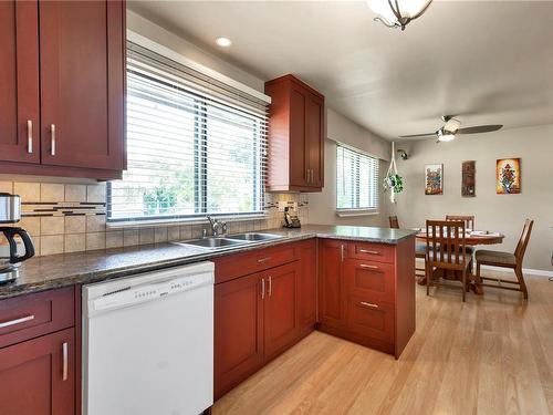 1815 Cranberry Cir, Campbell River, BC - Indoor Photo Showing Kitchen With Double Sink
