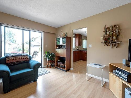 1815 Cranberry Cir, Campbell River, BC - Indoor Photo Showing Living Room