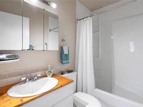1815 Cranberry Cir, Campbell River, BC - Indoor Photo Showing Bathroom