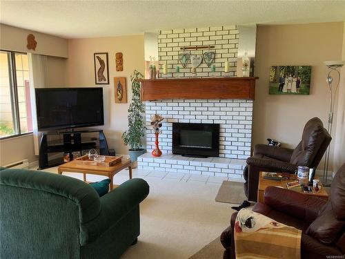 1815 Cranberry Cir, Campbell River, BC - Indoor Photo Showing Living Room With Fireplace