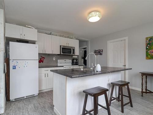 1040 Chaster St, Duncan, BC - Indoor Photo Showing Kitchen