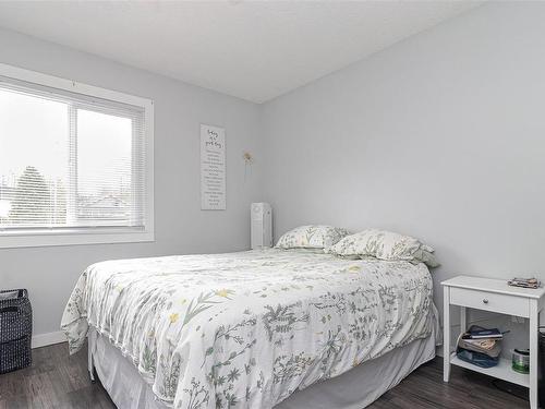 1040 Chaster St, Duncan, BC - Indoor Photo Showing Bedroom