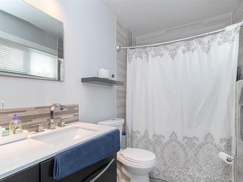 1040 Chaster St, Duncan, BC - Indoor Photo Showing Bathroom