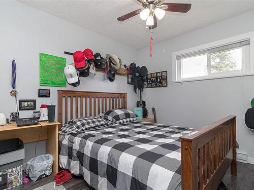 1040 Chaster St, Duncan, BC - Indoor Photo Showing Bedroom