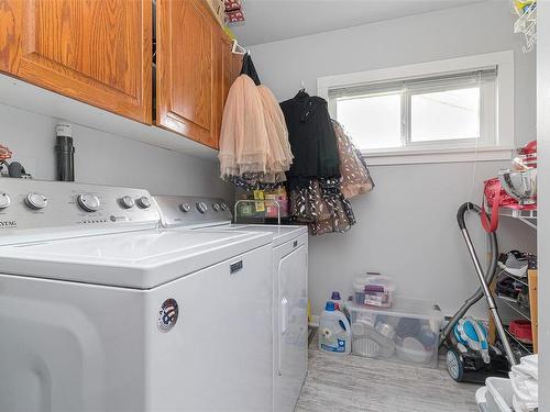 1040 Chaster St, Duncan, BC - Indoor Photo Showing Laundry Room