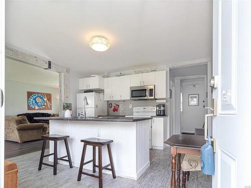 1040 Chaster St, Duncan, BC - Indoor Photo Showing Kitchen