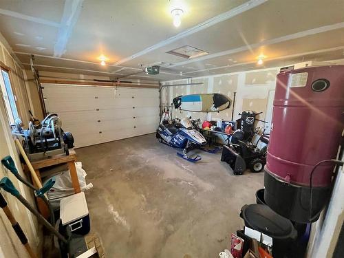 27 Clearwater Crescent, Dryden, ON - Indoor Photo Showing Garage